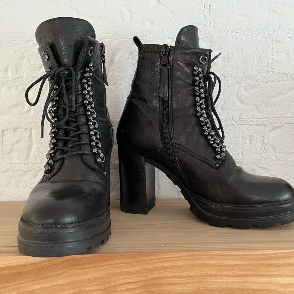 Leather ankle boots, size 37, from the MJUS brand, made in Italy.